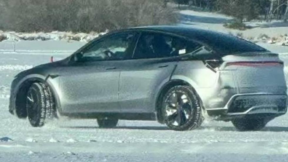 Αποκάλυψη για το ανανεωμένο Tesla Model Y σε δοκιμές στα χιόνια